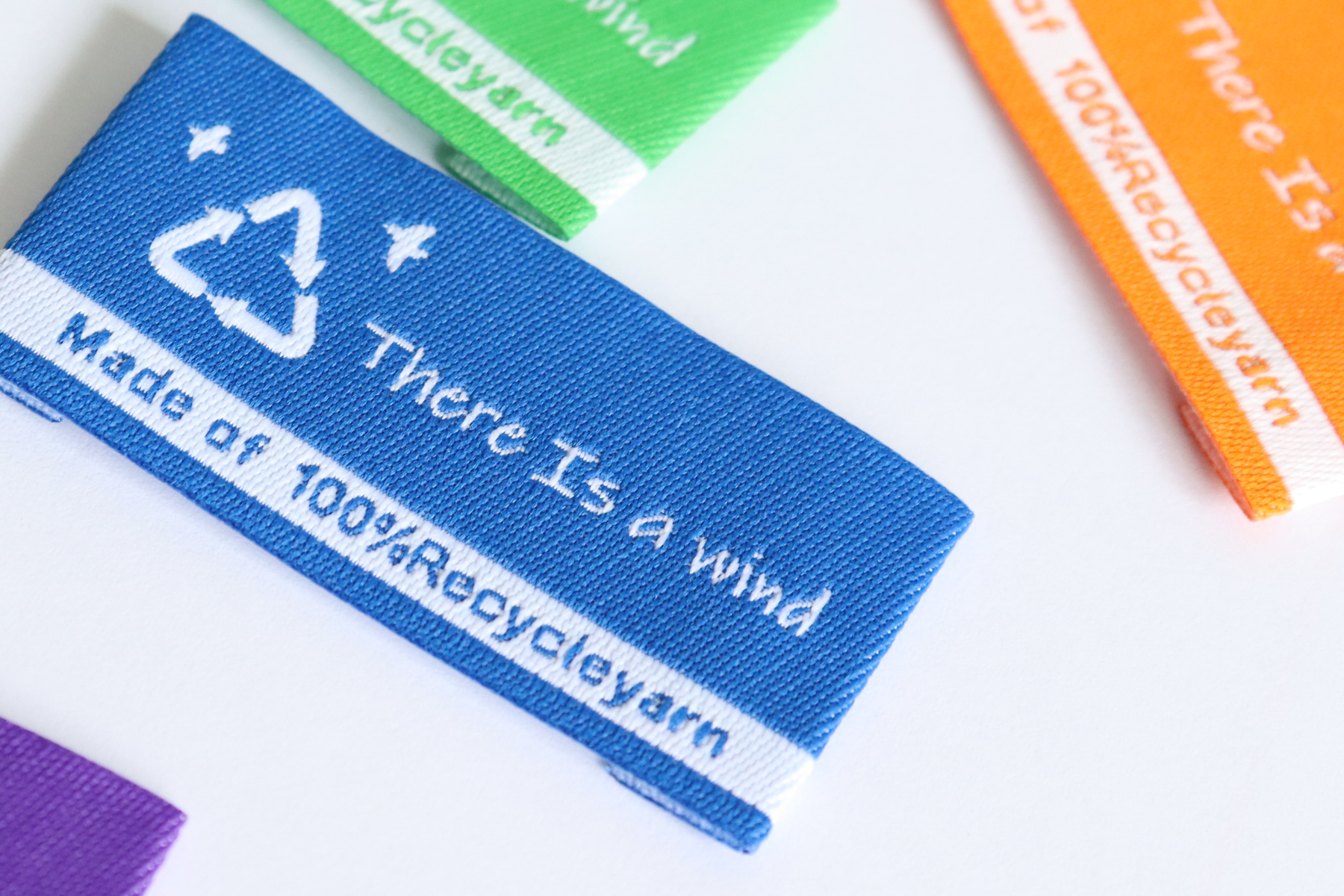 リサイクルヤーン100％の織ネーム（R600-1）There Is a Wind - 越前織