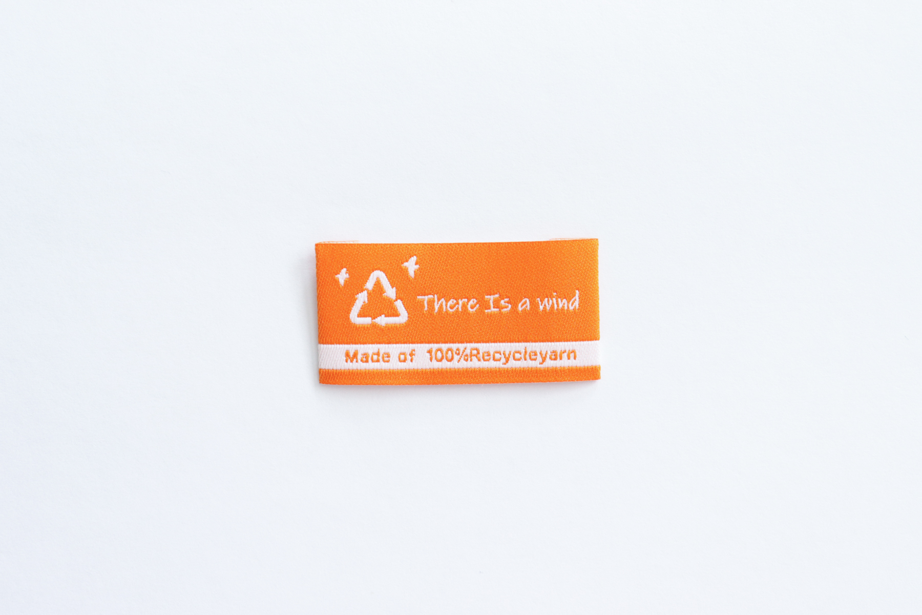 リサイクルヤーン100％の織ネーム（R600-1）There Is a Wind - 越前織