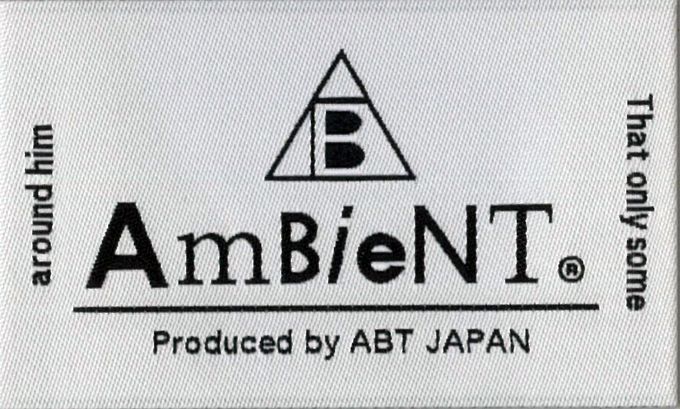超高密度で織った、当社サンプル「AmBieNT」の織ネーム